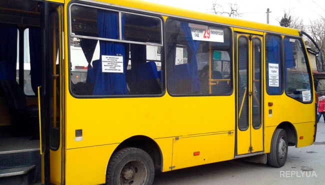 Движение транспорта в Крыму парализовано, закрыты дошкольные учреждения