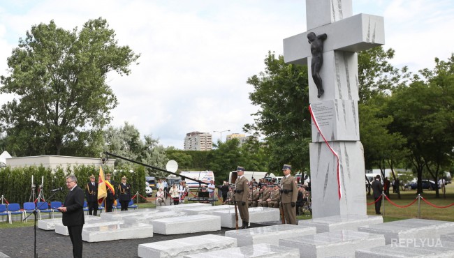 Поляки установят шестиметровый памятник жертвам Волынской резни