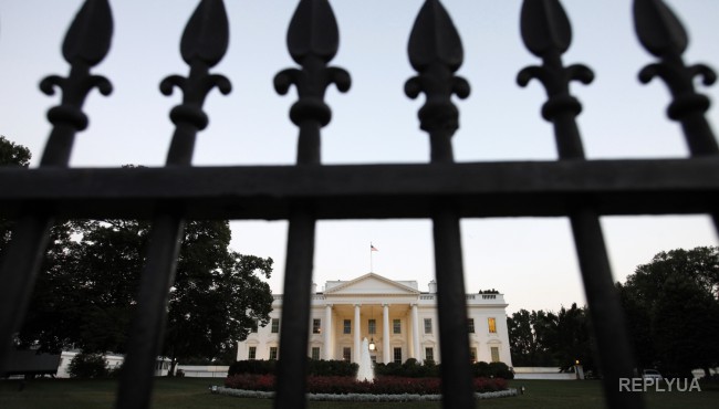 Нарушителя поймали прямо на заборе Белого дома в Вашингтоне
