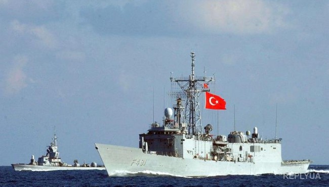 Турецкие корабли проводят учения возле проливов