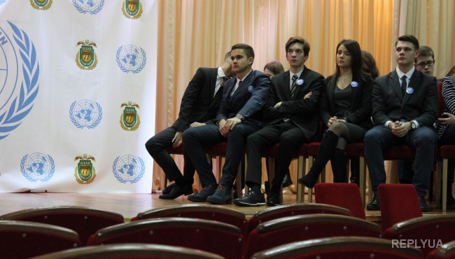 В одном из киевских лицеев, играли в ООН