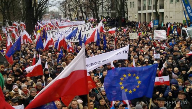 В Польше проходят массовые протесты