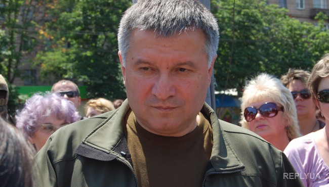 Аваков: после моего увольнения и отставки Яценюка в Украине начнется девальвация