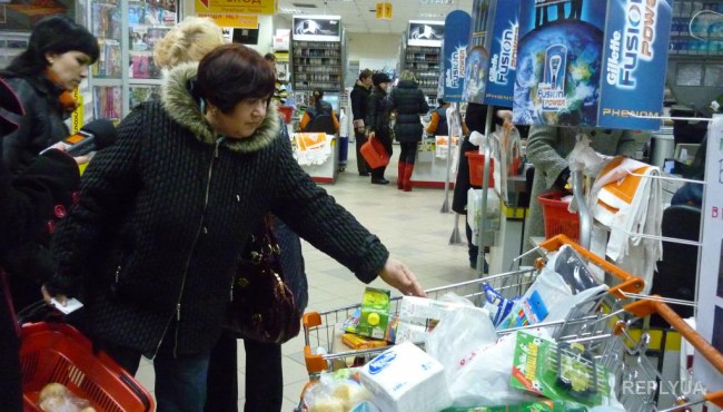 В супермаркетах Крыма начинают выбрасывать испорченные продукты