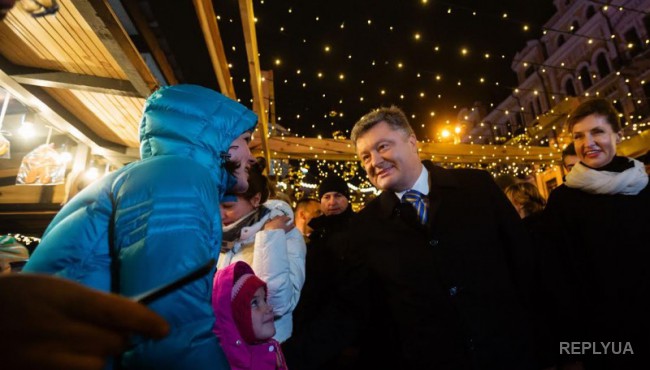Семья Порошенко посетила киевскую ярмарку новогодних сувениров