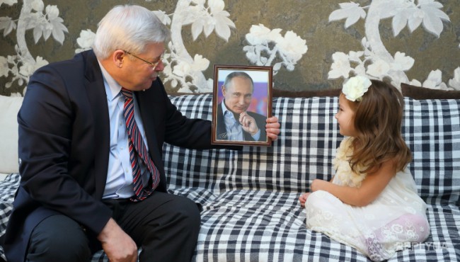 Пятилетняя россиянка просила встречу с президентом, а получила его портрет