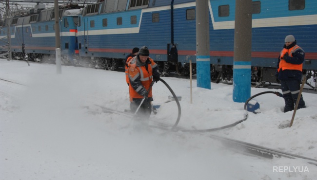 Железнодорожники «Укрзализныци» переброшены на уборку снега