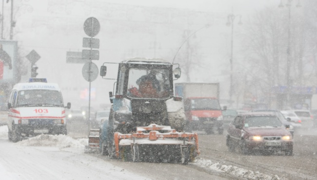 Для расчистки дорог в Киев стянута вся снегоуборочная техника