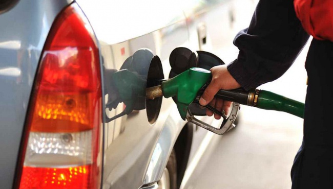 На заправках Польши резко дешевеет бензин, Украины такие новости не касаются