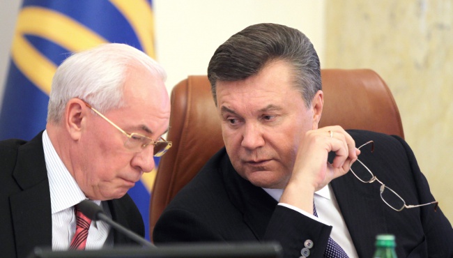 Азаров и Янукович лишились своих пенсий