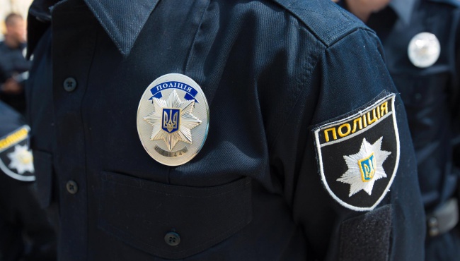 В Чернигове жестоко избили полицейского и его семью
