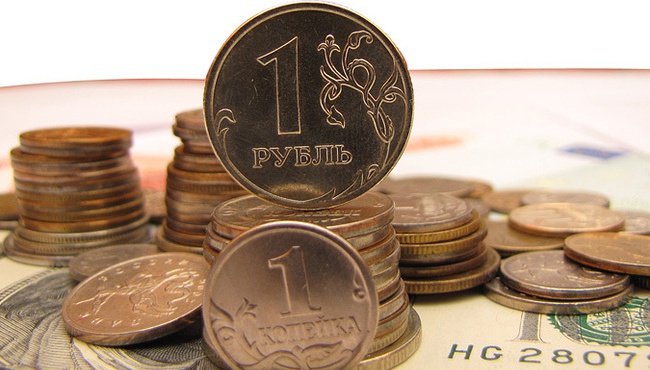 В рейтинге падения валют лидирует российский рубль