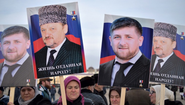 Жители Грозного вышли на массовый митинг в поддержку Кадырова