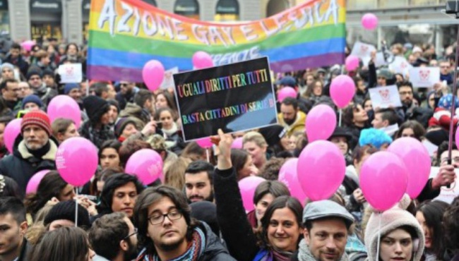 В итальянских городах многочисленные «розовые» митинги