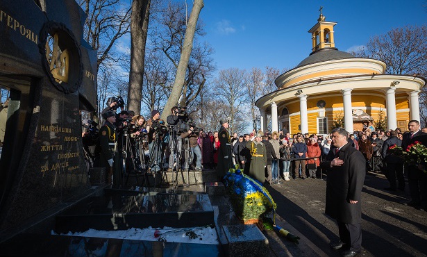 Президент Порошенко: Украина усвоила урок Крут 