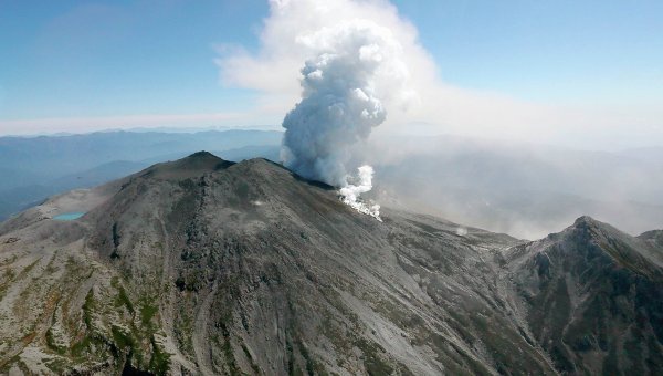 Метеорологи из Японии объявили тревогу из-за извержения вулкана