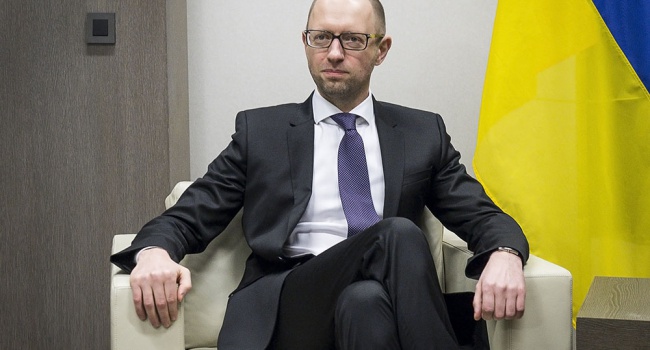 Яценюк предлагает высказать вотум недоверия Кабинету министров