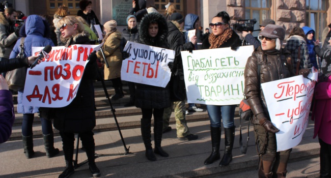 Сегодня в Киеве, требовали закрыть "Рынок смерти"  заложили бомбу - фоторепортаж