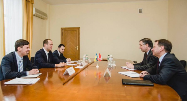Павленко обсудил с Послом Канады укрепление сотрудничества