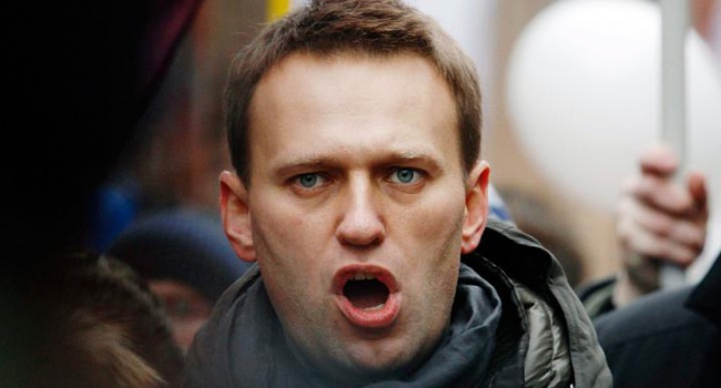Навальный будет судиться с Путиным
