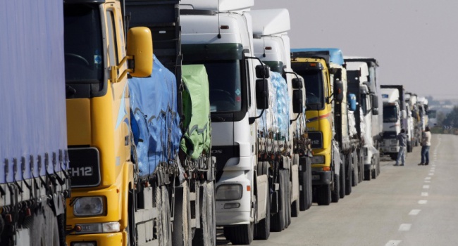 В Житомирской области заблокировано движение российских грузовиков