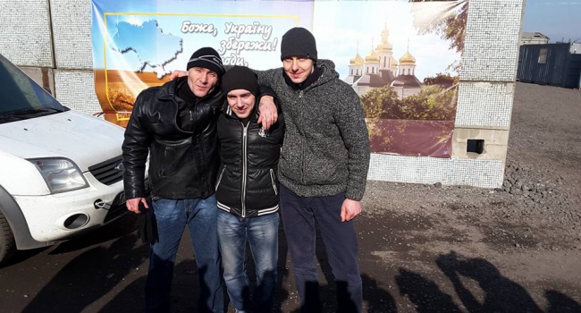 Трое украинцев вернулись домой – процесс освобождения заложников сдвинулся с мертвой точки