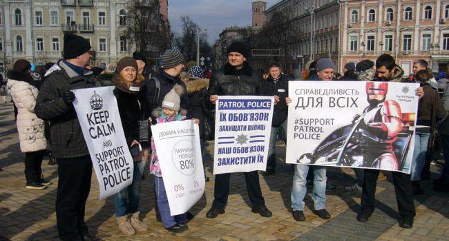 В Киеве прошла акция в поддержку патрульного Олийника