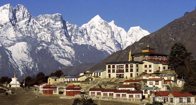 В Непале ищут пропавший с радаров самолет