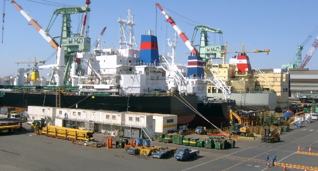 Российские и украинские моряки больше года находятся в корейском порту без денег и еды