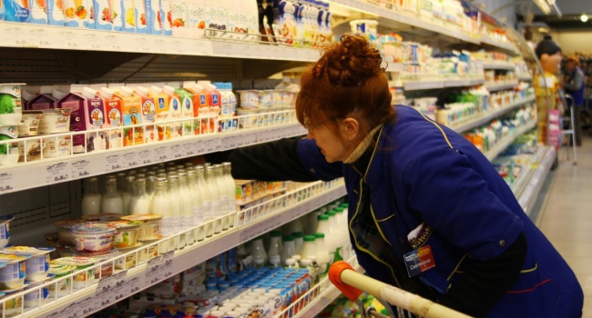 В Крым везут тонны продуктов из Украины, но до покупателей они не доходят