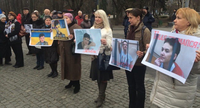 Полиция РФ задержала в Москве митингующих в поддержку Савченко