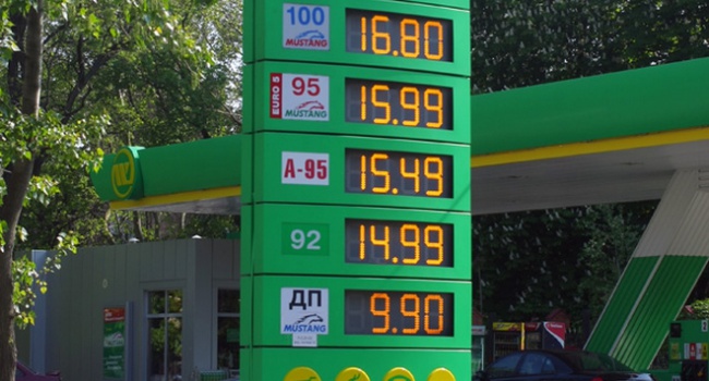 На украинских заправках начали браковать бензин