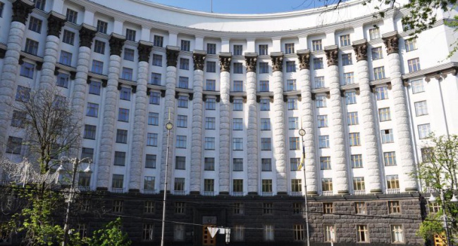 Хмель: Украинцам навязывается мнение, что государство вошло в кризис