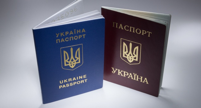 Жительница Донецка: украинский паспорт остается единственной гордостью на Донбассе