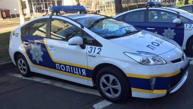 Харьковские патрульные были пойманы в нерабочее время за унизительным занятием