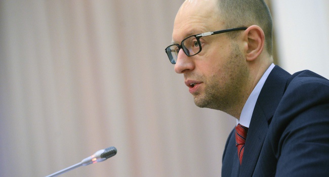 Яценюк отчитался о сокращении внешних долгов