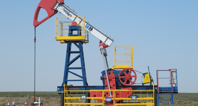 Падение цен на нефть спровоцировало стремительный обвал рубля