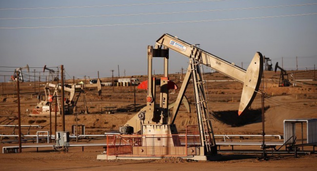 Утренние торги начались с рекордного обвала цен на нефть