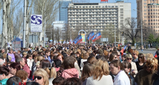 В Донецке массовые гуляния – фото с места событий