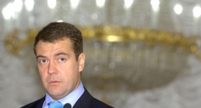 Медведев – раб на галерах по сравнению с Яценюком, - журналист