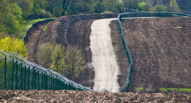 Журналисты показали «Стену» на российско-украинской границе - фото