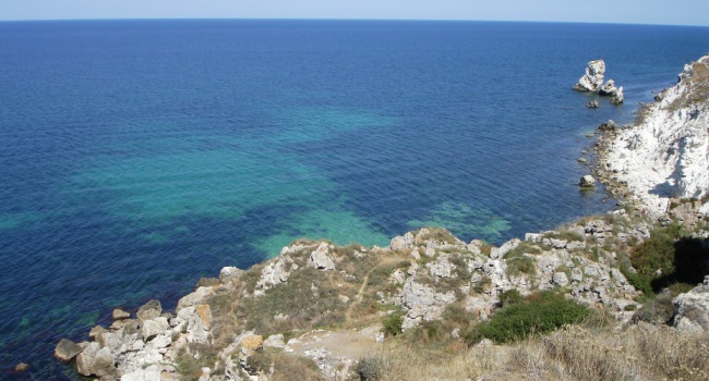 Туристов в Крыму ждет море ярко-желтого цвета – фото