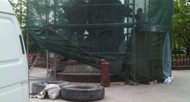 В Луганске возводят памятник «Героям Новороссии» - фото
