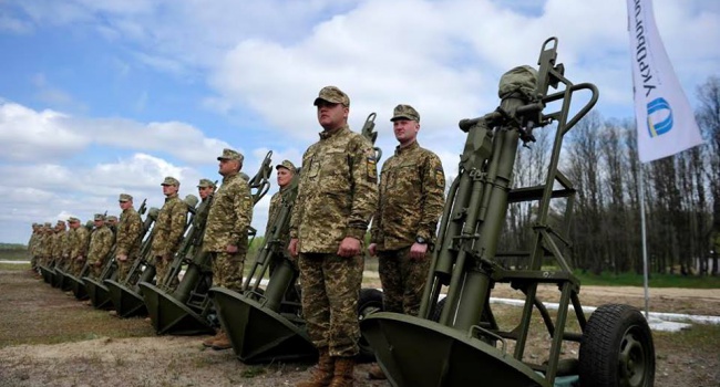 Турчинов відвідав презентацію нових українських неймовірно потужних зразків озброєння