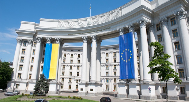 МИД Украины предостерегает украинцев об опасности в России