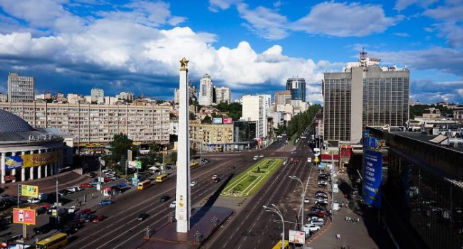 На киевских площадях появятся подземные паркинги