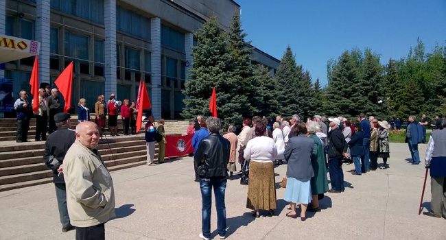В Константиновке коммунисты устроили митинг – фото