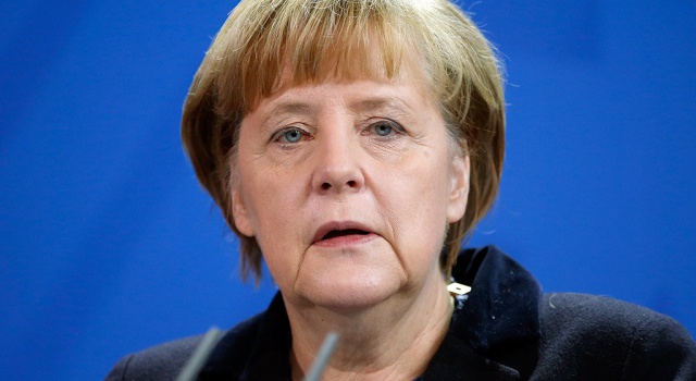 Рейтинг Меркель в Германии упал до рекордного минимума