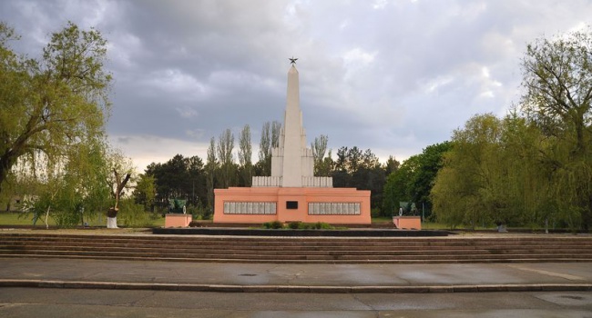 Депутаты НФ в Ковалевке почтили память погибших украинцев при форсировании Южного Буга
