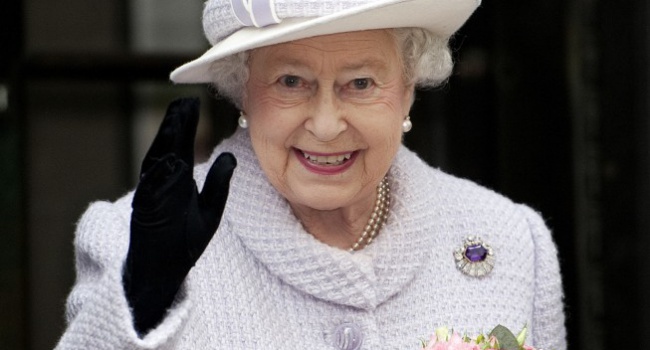 Королева Елизавета возмущена «хамским поведением» китайцев